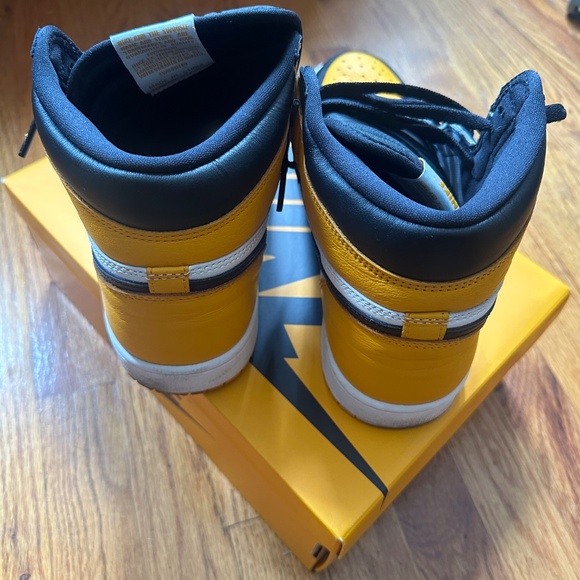 Jordan 1 Retro High OG Taxi - Picture 5 of 6